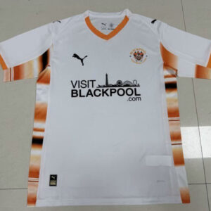 Camiseta segunda visitante Blackpool blanca Puma EFL League One 2025/26 estampado degradado naranja negro patrocinador Visit Blackpool tejido transpirable anti sudor | kkgooles